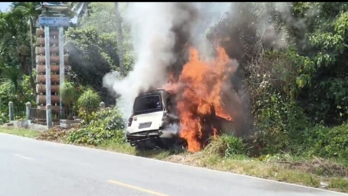 VIDEO: Detik-detik Mobil Carry Diduga Tangki Siluman Terbakar di SPBU Madina