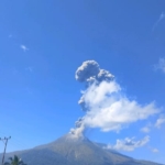 Tiga Kali Erupsi, Gunung Lewotobi Laki-laki Status Siaga
