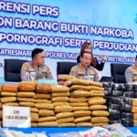 Polda Metro Jaya mengungkap 3.809 kasus narkoba sepanjang Januari-Juni 2026. Polisi menyita 17,45 ton barang bukti dan membongkar laboratorium etomidate berkedok apartemen. (Foto: ReportaseNews/Budi Tanjung)