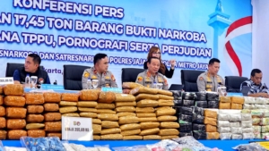 Polda Metro Jaya mengungkap 3.809 kasus narkoba sepanjang Januari-Juni 2026. Polisi menyita 17,45 ton barang bukti dan membongkar laboratorium etomidate berkedok apartemen. (Foto: ReportaseNews/Budi Tanjung)