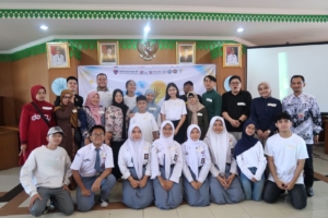 Mahasiswa LSPR menghadirkan gerakan INTUISI untuk meningkatkan komunikasi inklusif bagi teman tunarungu di Kelurahan Sukabumi Selatan, Jakarta Barat, melalui edukasi bahasa isyarat. (Ist)