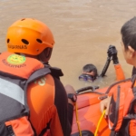 Seorang ABK yang terjun dari KM Naga Mas II di Sungai Kapuas, Pontianak Barat, ditemukan meninggal dunia setelah Tim SAR Gabungan melakukan pencarian dan penyelaman. (Ist)