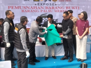 DJKI Musnahkan Ratusan Produk Merek Lacoste Palsu