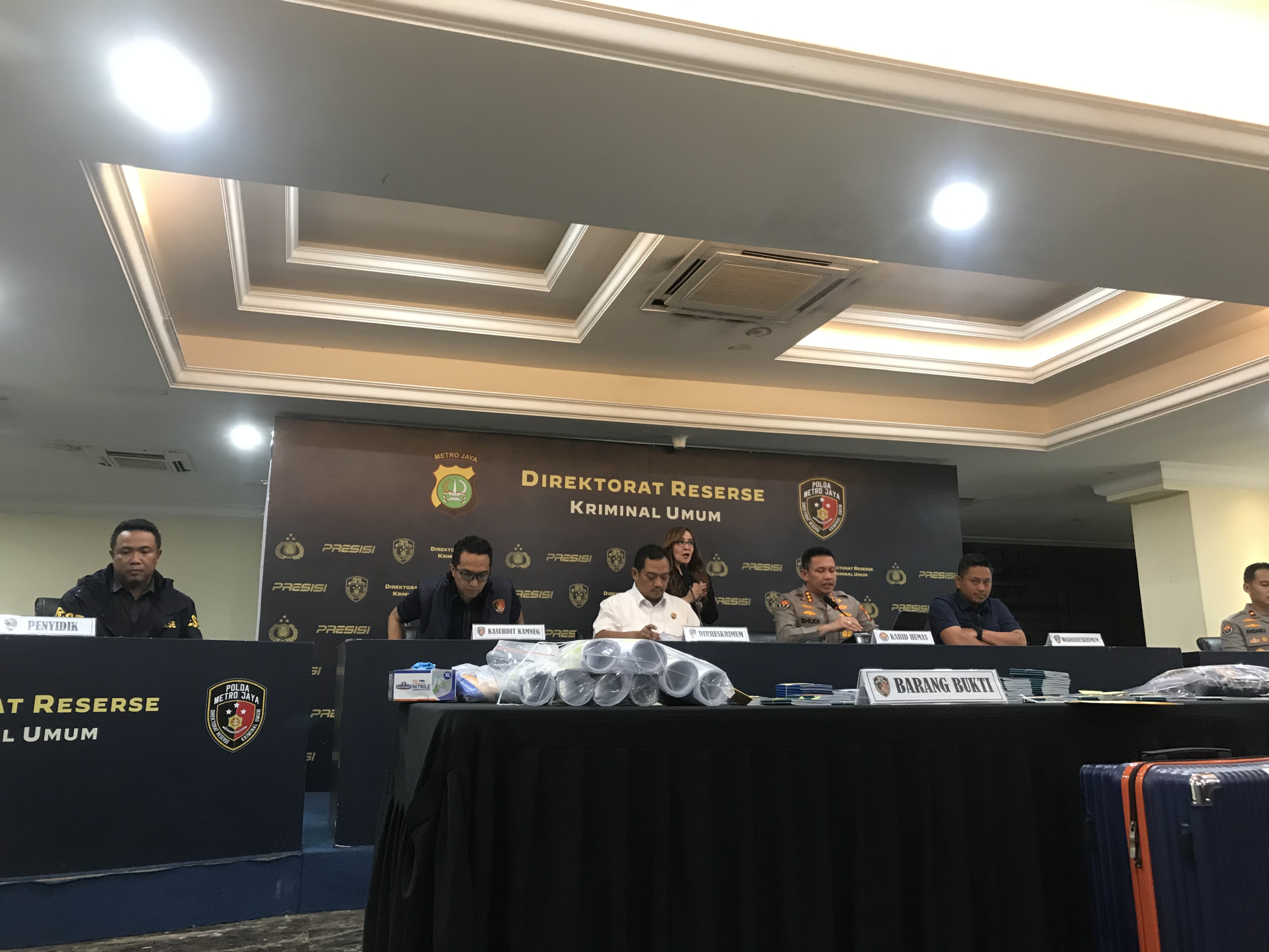 Polda Metro Jaya menetapkan Direktur Utama Hanania Travel sebagai tersangka setelah dana jemaah umrah diduga digunakan untuk membayar influencer dan kebutuhan lain di luar kepentingan keberangkatan. (Foto: ReportaseNews/Fira)