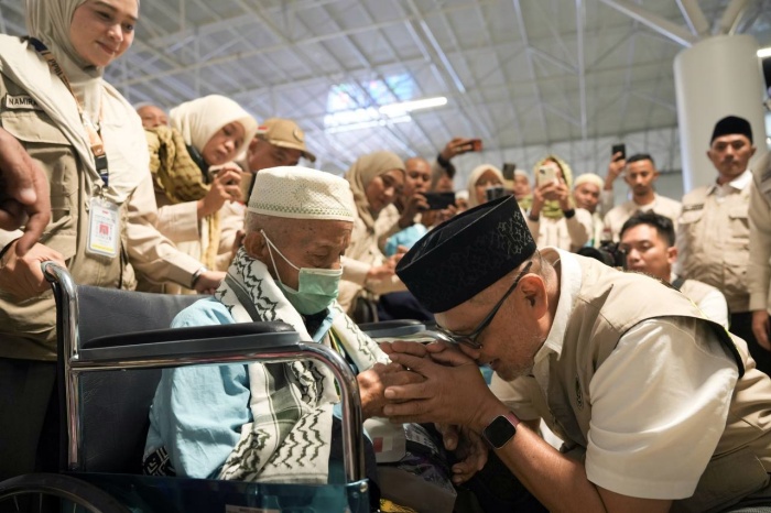 Lepas Kepulangan Jamaah Haji Perdana, Menhaj Minta Maaf Soal Tenda dan Kasur