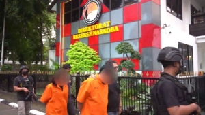 ‎Pasangan kekasih diduga menjadi pengedar sabu ditangkap Ditresnarkoba Polda Metro Jaya di Palmerah, Jakarta Barat. Polisi menyita sabu seberat 6,13 gram dan sejumlah barang bukti. (Foto: ReportaseNews/HO-Ditresnarkoba Polda Metro Jaya)