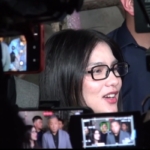 Davina Karamoy menjalani pemeriksaan selama enam jam terkait kasus Hanania Travel. Ia mengaku menerima uang saku umrah dan telah mengembalikannya kepada penyidik. (Foto: ReportaseNews/Tama)