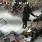 Pelaku perampokan minimarket di Bekasi Selatan berhasil ditangkap kurang dari 24 jam setelah beraksi. Polisi mengungkap benda yang digunakan pelaku untuk mengancam korban ternyata hanya korek api berbentuk pistol. (Tangkapan Layar)