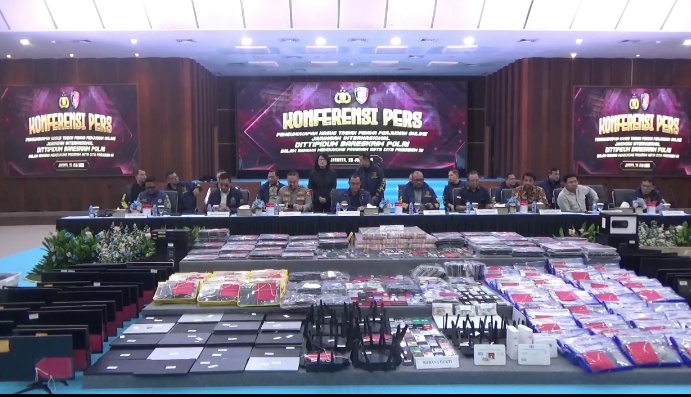 Bareskrim Polri menyelidiki 15 perusahaan yang diduga menjadi sponsor ratusan WNA dalam kasus sindikat judi online internasional di Hayam Wuruk, Jakarta Barat. (Foto: ReportaseNews/Tama)