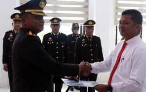 Ungkap Kasus Pembunuhan, Kasat Reskrim Polres Tapsel Terima Penghargaan