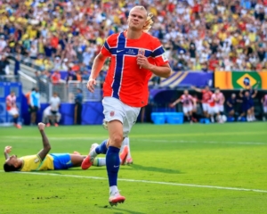 Erling Haaland bersama timnas Norwegia berhasil menuju grup delapan besar Piala Dunia 2026, usai mengalahkan Brazil. (Foto: Getty Images/Simon Stacpoole)