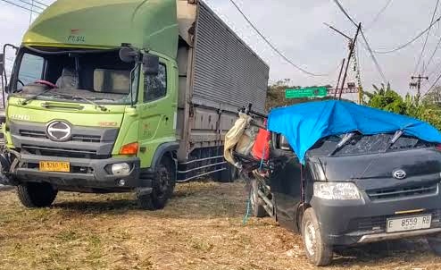 Korban tewas kecelakaan beruntun di Jalur Pantura Lohbener, Indramayu, bertambah menjadi 12 orang. Polisi mengungkap kronologi tabrakan yang melibatkan tiga kendaraan. (Ist)
