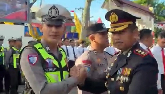 Cerita Brigpol Febri Tambal Jalan Berlubang Berbuah Penghargaan di Hari Bhayangkara