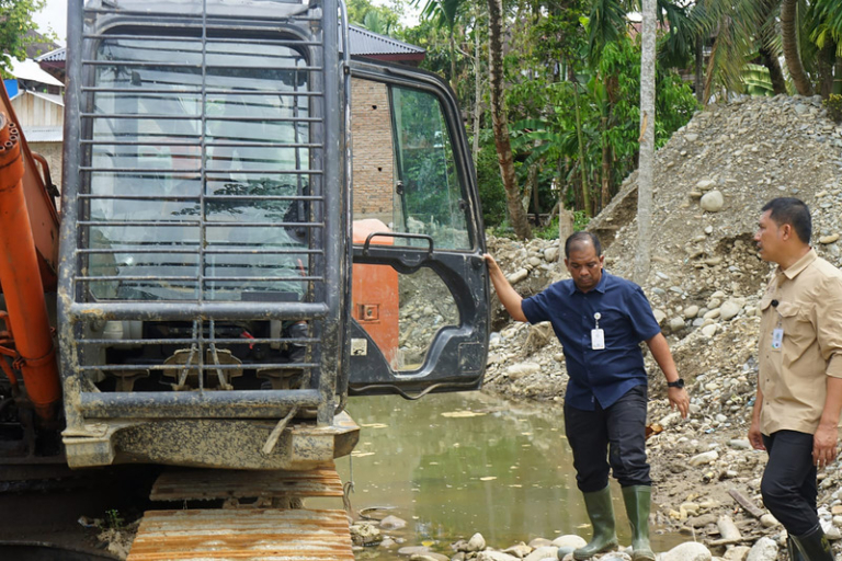 Ekskavator Disita, Pemprov Sumut Tindak Tambang Emas Ilegal di Kotanopan