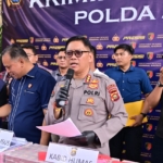 Polda Jambi mengungkap kasus pembobolan Bank Jambi senilai Rp144,82 miliar. Tiga tersangka ditangkap, sementara pelaku utama WN Bulgaria masih diburu. (Foto: ReportaseNews/Humas Polda Jambi)