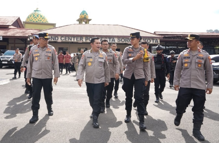 Komjen Pol. Fadil Imran mendorong transformasi Layanan Polisi 110 dan Command Center agar respons kepolisian semakin cepat, terintegrasi, dan berorientasi pada penyelesaian masalah masyarakat. (Foto: ReportaseNews/HO-Humas Polri)