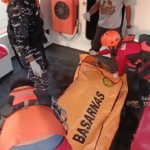 Korban yang diduga terjatuh dari kapal jukung di Sungai Musi, Palembang, ditemukan meninggal dunia di sekitar Jembatan Musi VI setelah dua hari pencarian Tim SAR Gabungan. (Foto: ReportaseNews/Don)