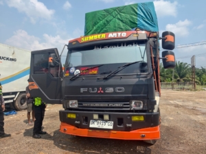 Seorang sopir truk ditemukan meninggal di Betung, Banyuasin. Polisi memastikan korban wafat akibat serangan jantung dan tidak menemukan tanda-tanda kekerasan. (Foto: ReportaseNews/Don)