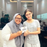 Cecilia Anggun Siagian, putri seorang jurnalis asal Batam, meraih Juara I Lomba Menulis Surat untuk Polisi dalam rangka Hari Bhayangkara ke-80. Prestasi ini menjadi inspirasi bagi generasi muda untuk mengembangkan budaya literasi. (Foto: ReportaseNews/Gus)