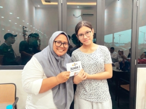 Cecilia Anggun Siagian, putri seorang jurnalis asal Batam, meraih Juara I Lomba Menulis Surat untuk Polisi dalam rangka Hari Bhayangkara ke-80. Prestasi ini menjadi inspirasi bagi generasi muda untuk mengembangkan budaya literasi. (Foto: ReportaseNews/Gus)