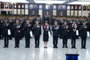 Sebanyak 282 Perwira Remaja Akademi Kepolisian Angkatan 58 resmi mengikuti Tradisi Penyambutan di Mabes Polri. Wakapolri menegaskan pangkat perwira adalah awal pembuktian dan pengabdian kepada masyarakat. (Foto: ReportaseNews/HO-Humas Polri)