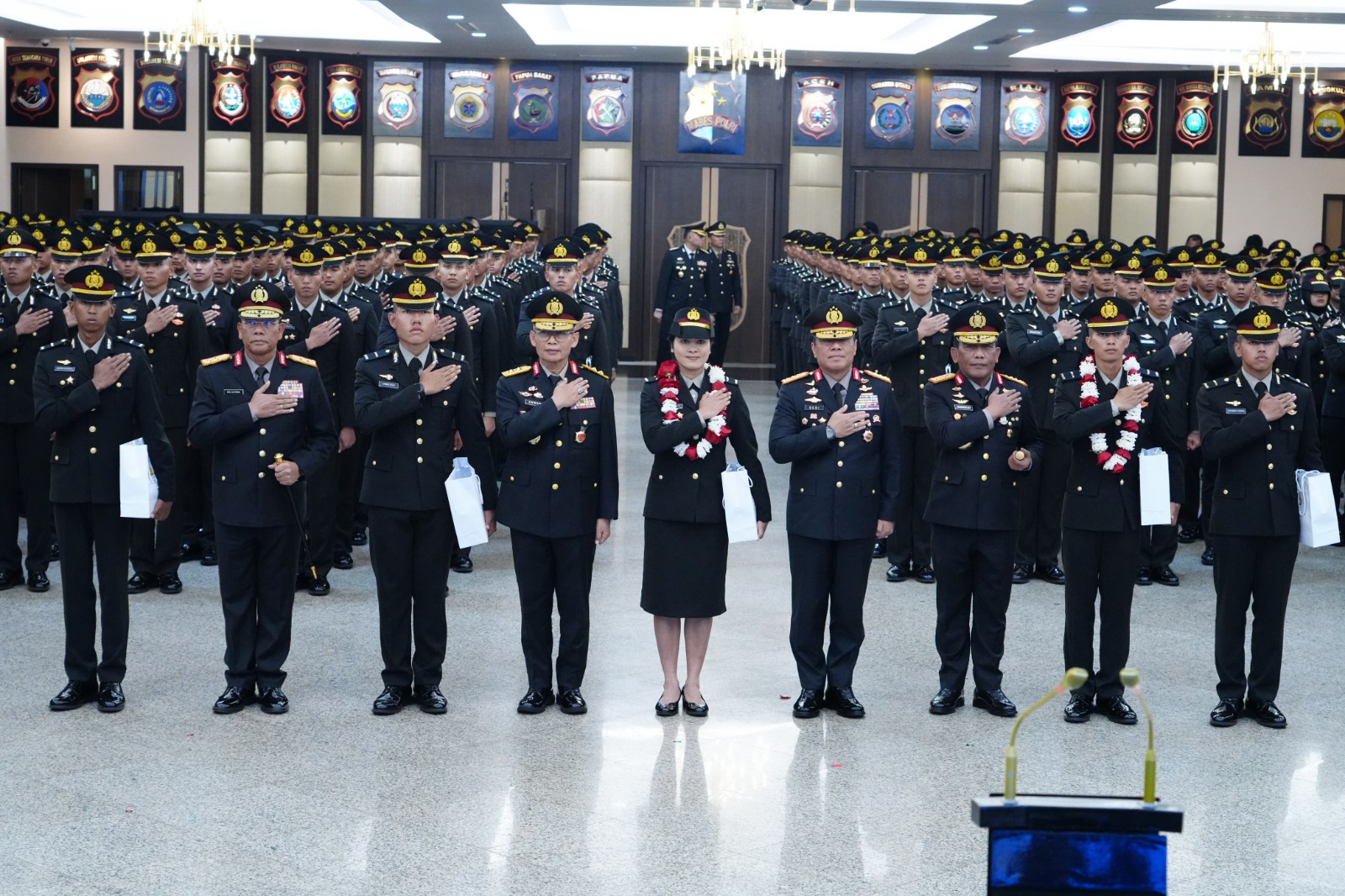 Sebanyak 282 Perwira Remaja Akademi Kepolisian Angkatan 58 resmi mengikuti Tradisi Penyambutan di Mabes Polri. Wakapolri menegaskan pangkat perwira adalah awal pembuktian dan pengabdian kepada masyarakat. (Foto: ReportaseNews/HO-Humas Polri)