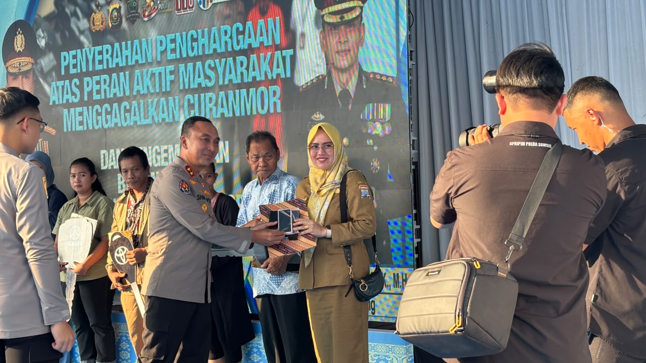 Polda Sumsel Kembalikan Barang Bukti Curanmor kepada Korban