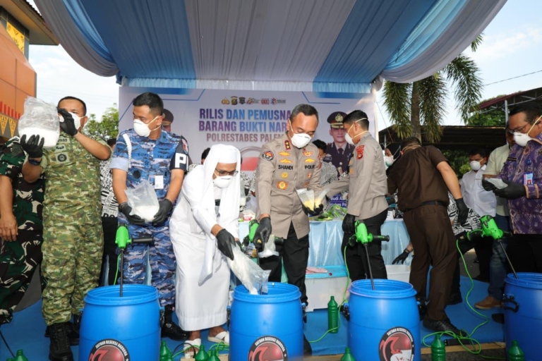 Polda Sumsel Musnahkan 19,4 Kilogram Sabu dan 352 Butir Ekstasi dari 19 Tersangka 