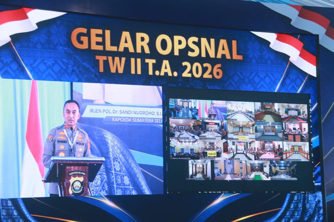 Kapolda Sumsel memimpin penanaman perdana 1,4 ton bibit bawang putih di Pagar Alam. Program ini ditargetkan menjadikan Pagar Alam sebagai sentra produksi bawang putih untuk mendukung ketahanan pangan nasional. (Foto: ReportaseNews/Don)