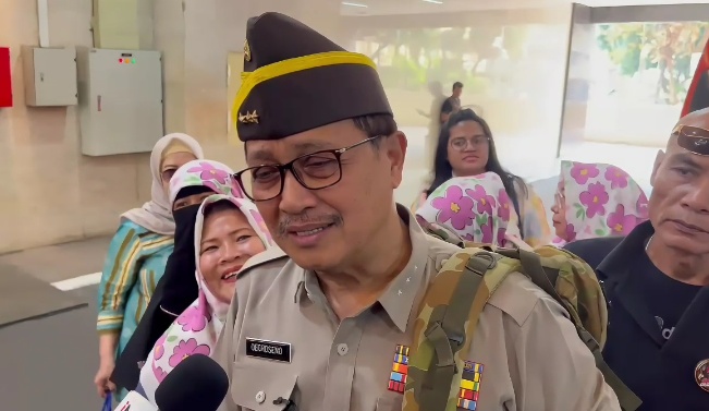 Mantan Wakapolri Komjen (Purn) Pol Oegroseno memenuhi undangan klarifikasi Kortas Tipidkor Polri terkait penyelidikan dugaan korupsi pengadaan lahan Sepolwan tahun 2011. (Foto: ReportaseNews/Tama)