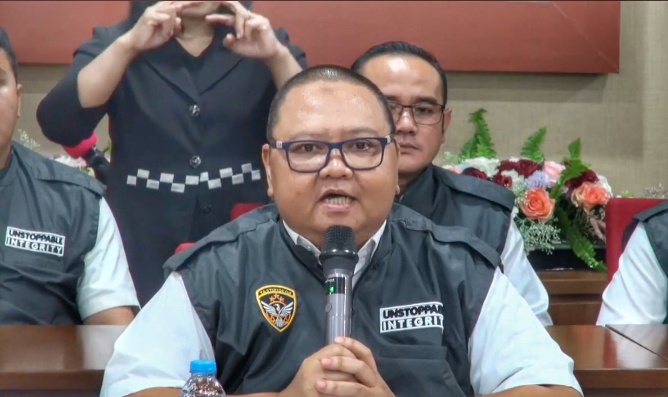 Kortas Tipidkor Polri menahan dua tersangka dalam kasus dugaan korupsi pembiayaan proyek pengadaan batu bara PT PLN Batu Bara periode 2019-2020 yang mengakibatkan kerugian negara sebesar Rp38,9 miliar. (Foto: ReportaseNews/Tama)