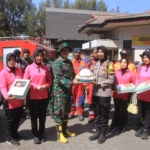 Polres Probolinggo dan Bhayangkari Salurkan Bantuan untuk Relawan Karhutla TNBTS di Bromo