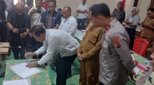 Pemda dan Polisi Damaikan Dua Desa yang Bentrok di Adonara Secara Adat