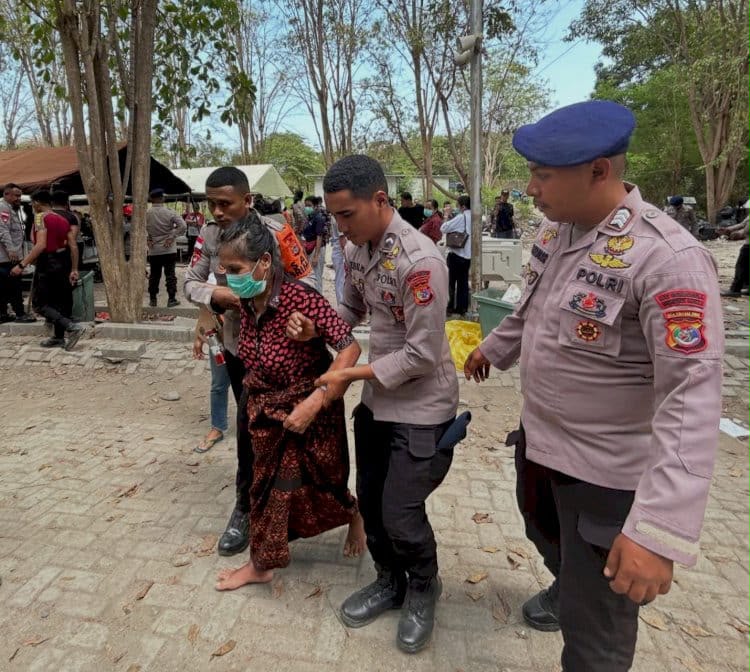 Polda NTT mengerahkan 845 personel dan 821 personel instansi terkait untuk menangani dampak gempa Flores pada Sabtu (15/8/2026). (Dok. Humas Polri)