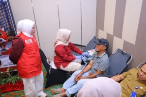 PMI Palembang bersama Novotel menggelar donor darah HUT ke-81 RI. Hampir 200 kantong darah terkumpul dari target 250 kantong. (Foto: ReportaseNews/Don)