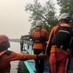 Tim SAR gabungan mencari Mursal, warga Kayong Utara yang hilang saat memancing di Sungai Guntung Karawang, Kubu Raya, diduga diterkam buaya. (Ist)