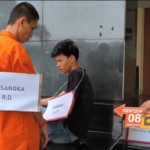 Polda Metro Jaya menggelar rekonstruksi kasus pencurian disertai pembunuhan pengemudi ojol di Tangerang dengan 23 adegan, termasuk penusukan saat korban tertidur. (Foto: ReportaseNews/Tama)