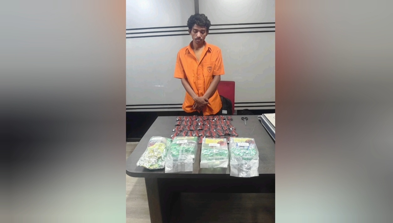Bareskrim Polri menggagalkan dugaan peredaran narkotika jaringan internasional di Dumai, Riau. Seorang kurir ditangkap bersama sabu dan 50 cartridge etomidate. (Ist)