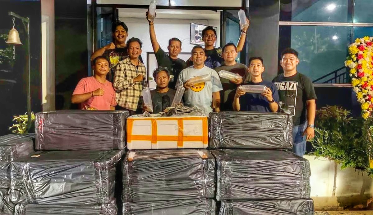 Ditpolairud Polda Metro Jaya menggagalkan penyelundupan 150 ribu benih bening lobster di Bogor. Satu terduga pelaku dan mobil pikap diamankan. (Istimewa)