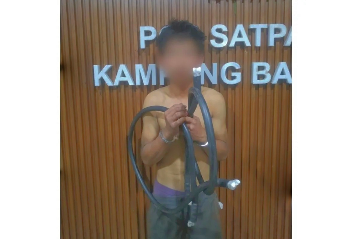 Petugas KAI Daop 1 Jakarta menggagalkan dugaan pencurian sembilan kabel bonding di jalur sepur simpan Stasiun Kampung Bandan, Jakarta Utara. (Dok. KAI)
