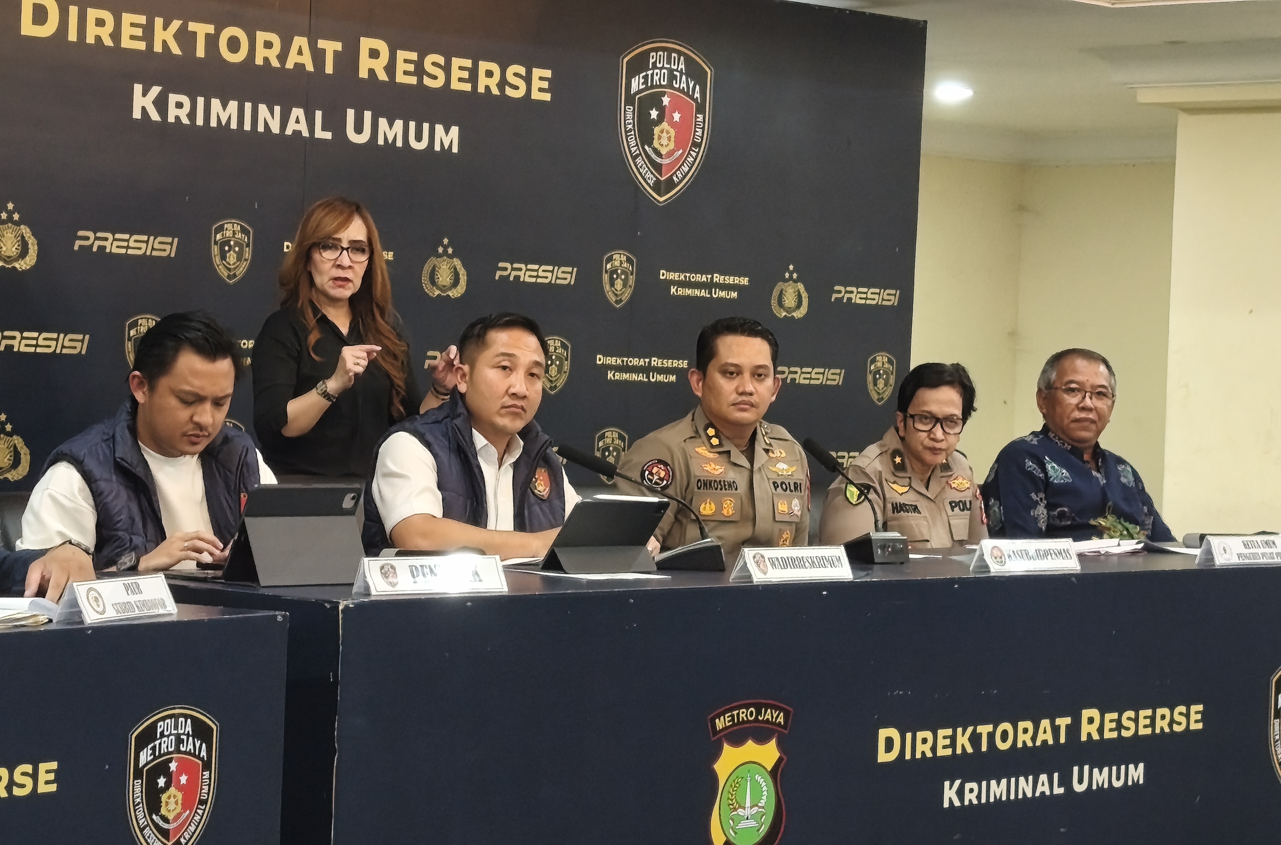 Hasil ekshumasi mengungkap Sutrimo meninggal akibat penyakit jantung iskemik. Tim forensik juga menjelaskan penyebab munculnya busa putih dari mulut korban. (Foto: ReportaseNews/Tama)