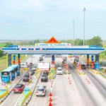 Kabut dan embun menurunkan jarak pandang di Tol Palembang–Indralaya. Akses Gerbang Tol Palembang sempat diberlakukan buka-tutup selama 1,5 jam. (Don)