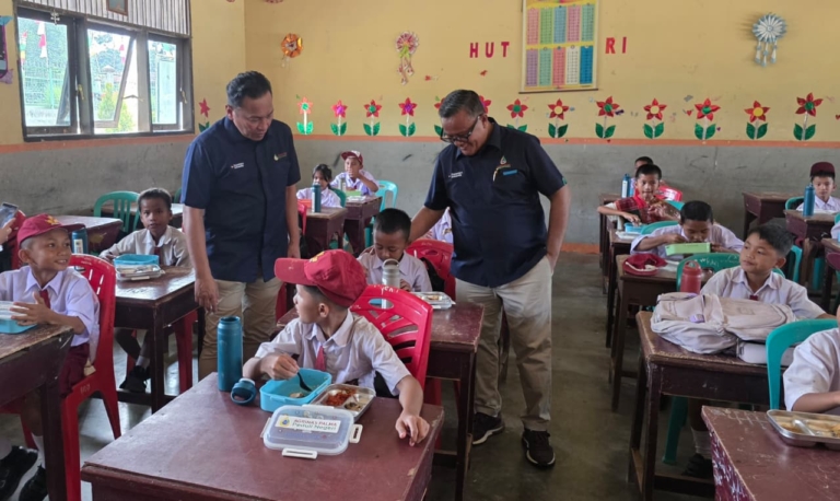 Agrinas Palma Nusantara Luncurkan Program Makan Bergizi dan Bantuan Pendidikan di Rokan Hulu