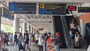 Penerbangan Jakarta-Palembang di Bandara SMB II kembali berangsur normal setelah terdampak erupsi Anak Gunung Krakatau. Sebanyak 64 penerbangan sebelumnya dibatalkan dan berdampak pada 10.624 calon penumpang. (Don)