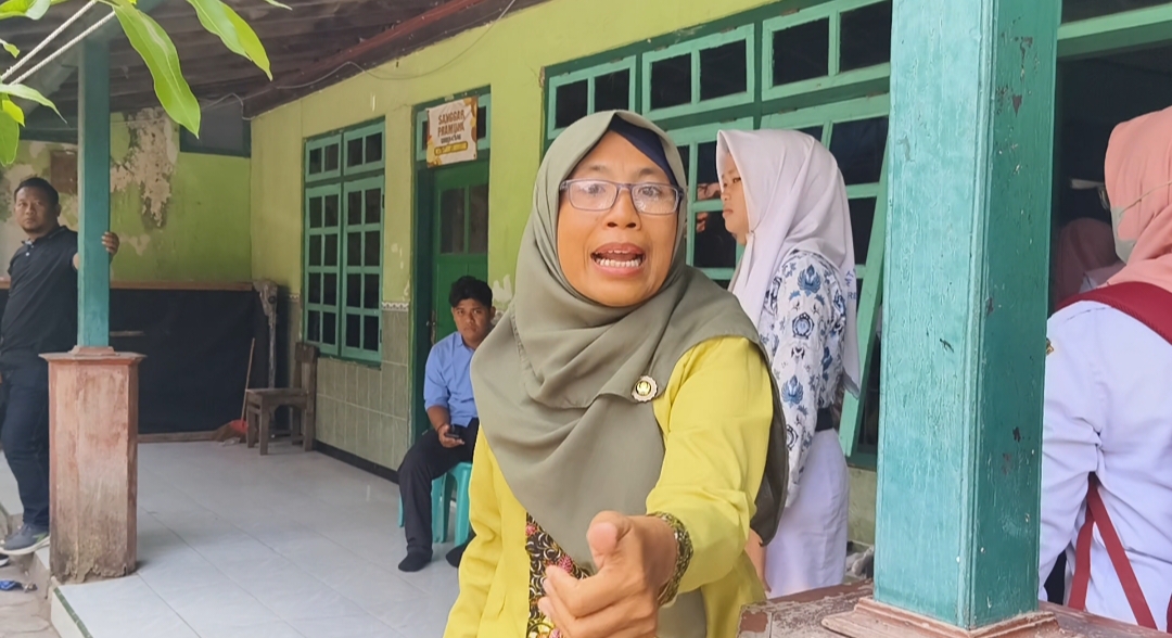 IJTI Muria Raya mengecam dugaan penghalangan jurnalis saat meliput dugaan keracunan MBG di MTsN 1 Lasem, Rembang. Pihak sekolah belum memberikan klarifikasi. (And)