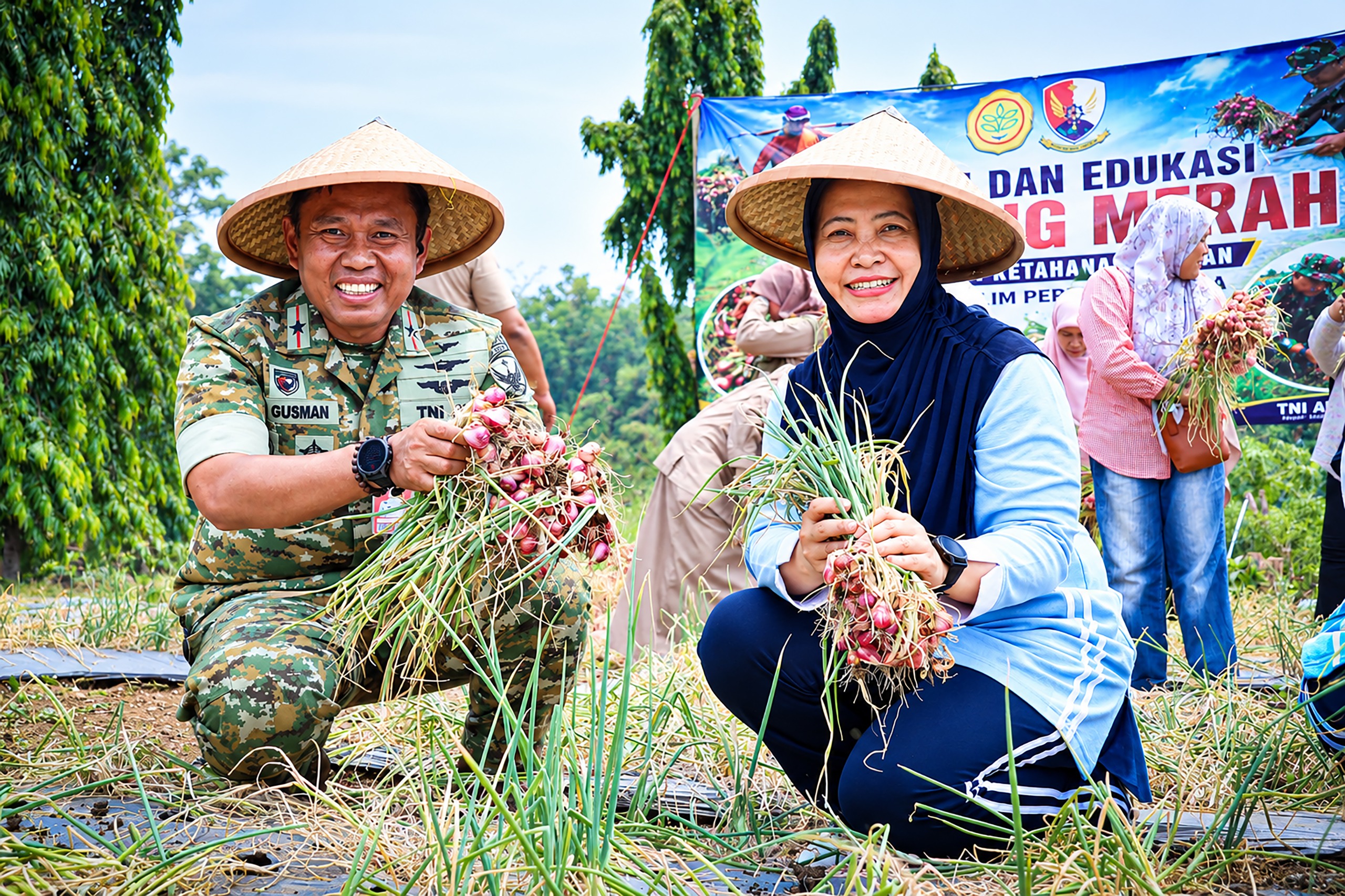 Lanud Halim Panen Bawang, Dukung Ketahanan Pangan