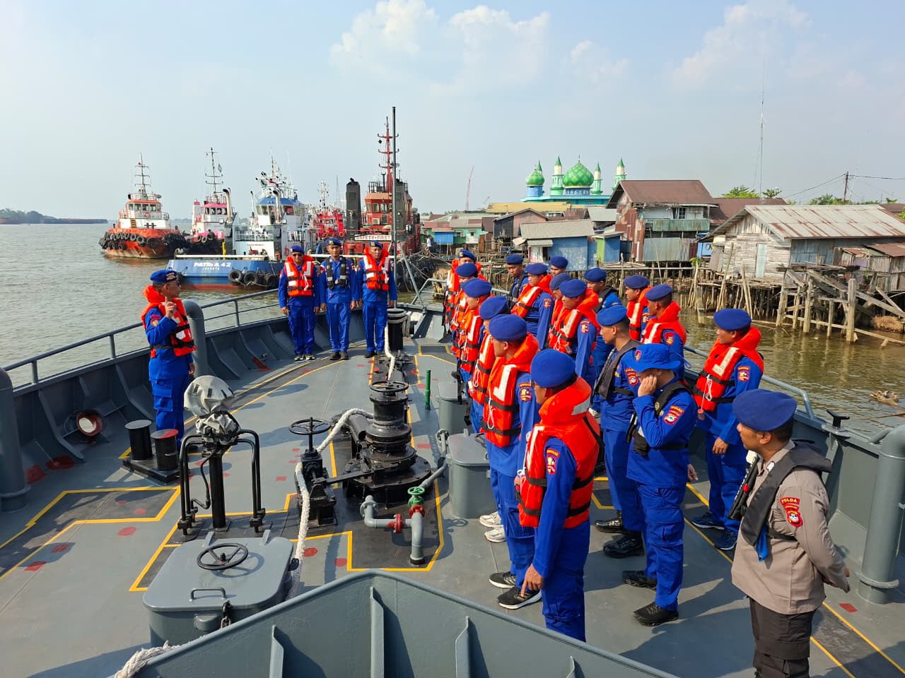 3 Kapal Polisi Dikerahkan Cari 118 Korban KM Virgo Transport 8