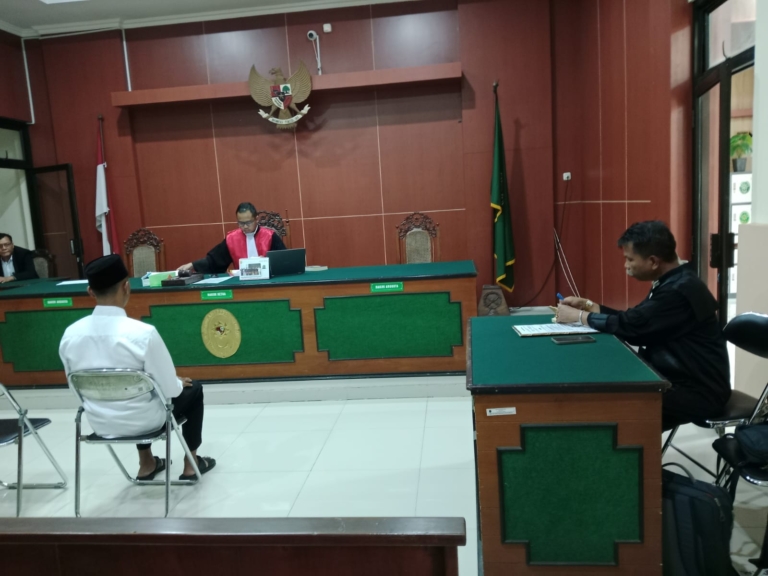 Kuasa hukum Rizal Nabawi menyoroti peran SPBU dalam perkara dugaan penimbunan Pertalite dan meminta penanganan hukum tidak hanya menyasar konsumen. (Kus)
