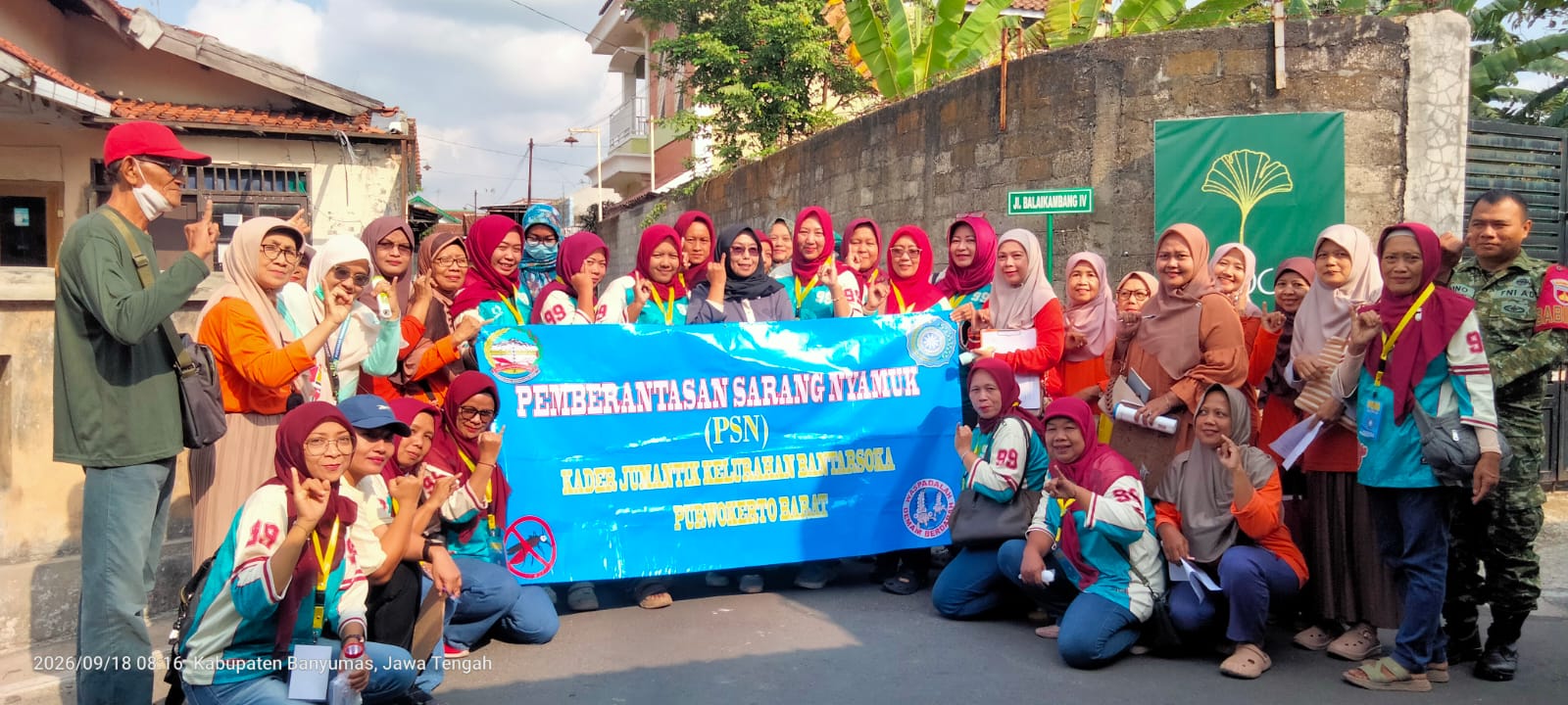 Kelurahan Bantarsoka, Banyumas, rutin menggelar PSN secara bergilir untuk mencegah DBD dengan melibatkan PKK, kader Jumantik, Puskesmas, dan warga. (Kus)