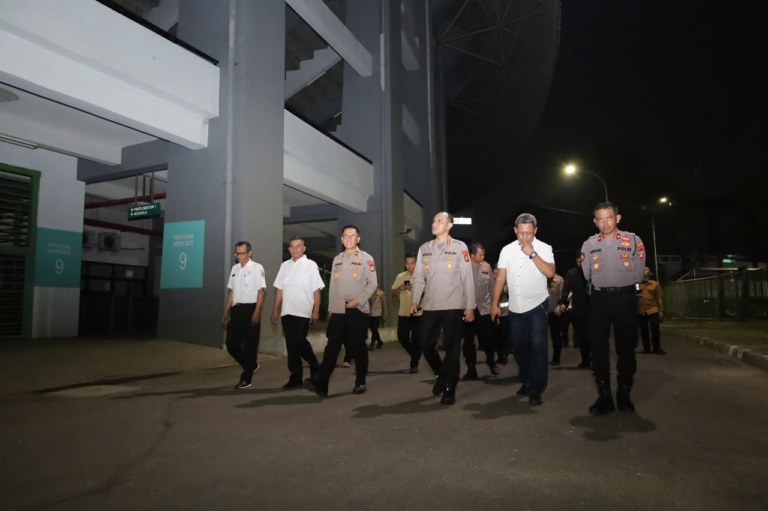 Jelang Semen Padang FC vs PSIS Semarang di Stadion Patriot, Polres Metro Bekasi Kota menghadirkan sport tourism dengan 30 stan kuliner dan UMKM. (Dok. Humas Polda Metro Jaya)